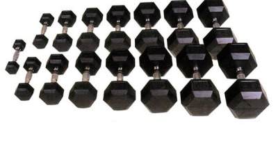 Гантельный ряд профессиональный от 22,5 до 30 кг Черные обрезиненные гексагональные гантели с хромированными ручками. Комплект всех весов по паре: от 22,5 до 30 кг.